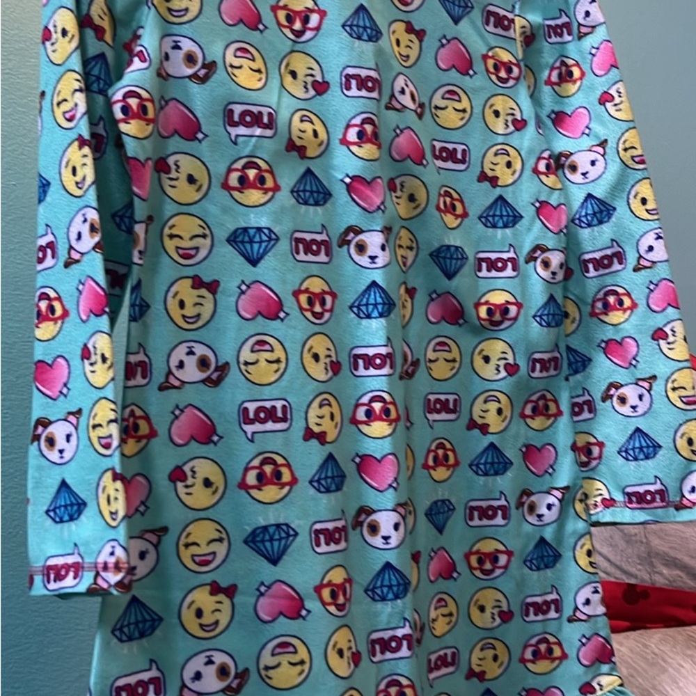 Girls Size 10-12 Emoji Fleece Sleepwear